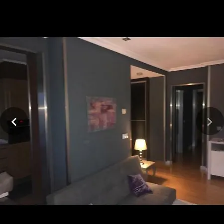 Apartamento En * ヒホン